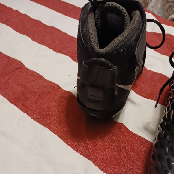 Nike Black and White Cleats - Picture 4 of 4